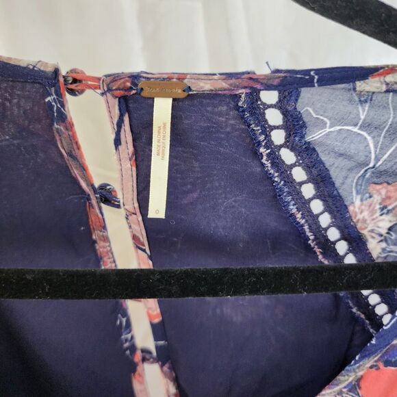 FREE PEOPLE Eyes On You Mini Dress 0 Babydoll Floral Navy Blue Pockets Flowy EUC - Picture 5 of 12